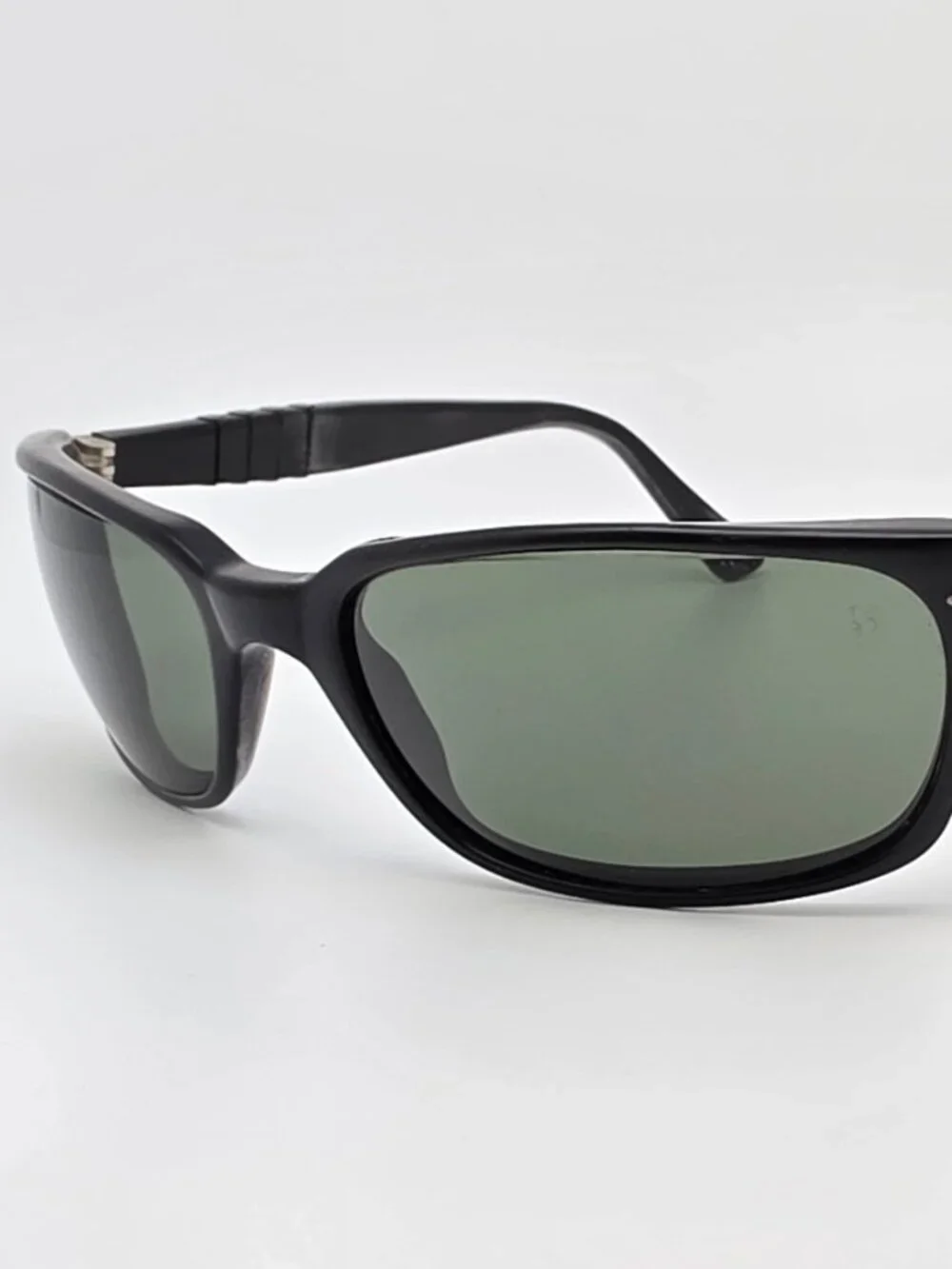 Persol 2521-S Black Frame Green Mineral Glass Lens Sunglasses Italy 57-18-130